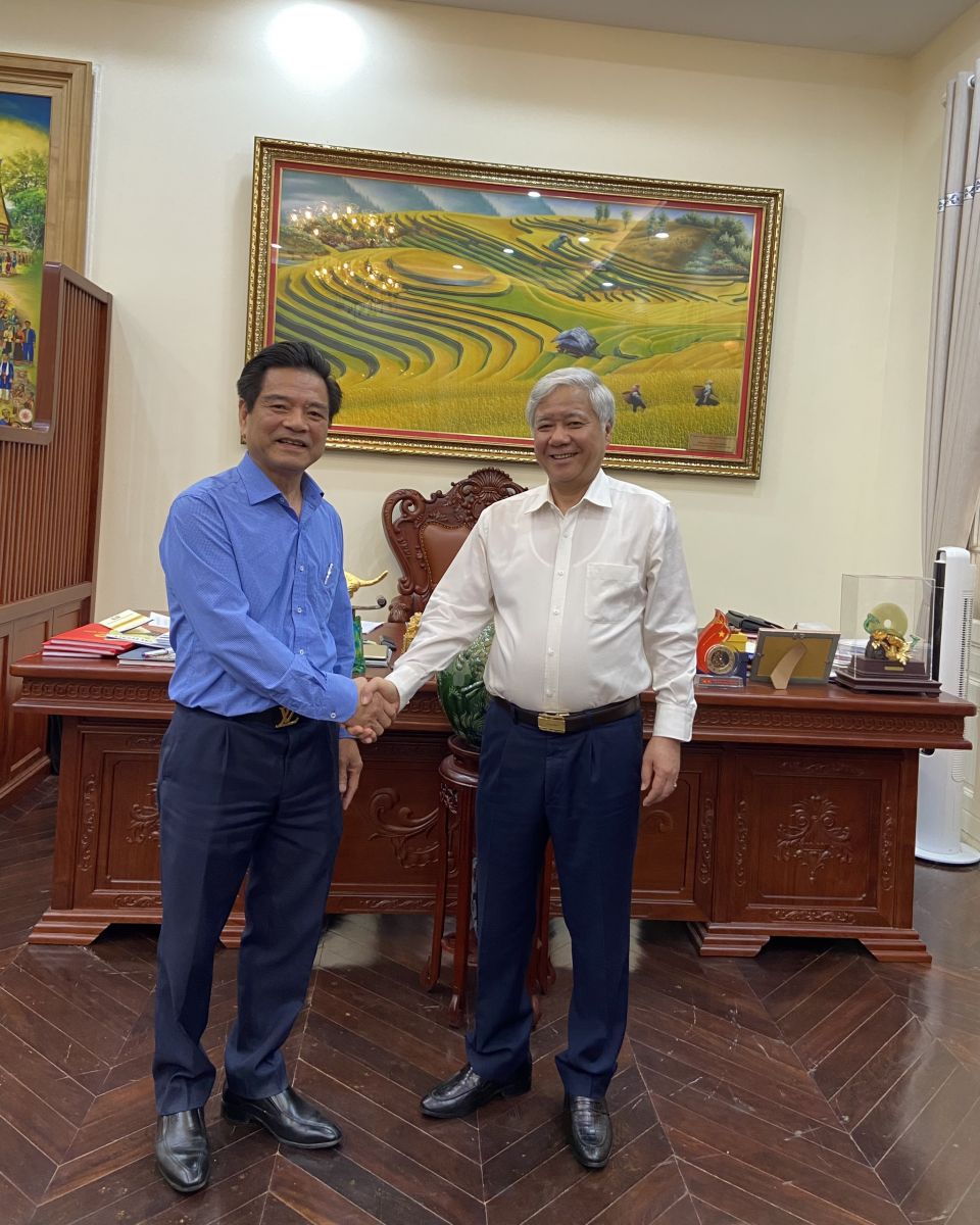 CHỦ TỊCH ỦY BAN TRUNG ƯƠNG MTTQ VIỆT NAM LÀM VIỆC VỚI LÃNH ĐẠO HỘI MỸ NGHỆ KIM HOÀN ĐÁ QUÝ VIỆT NAM.