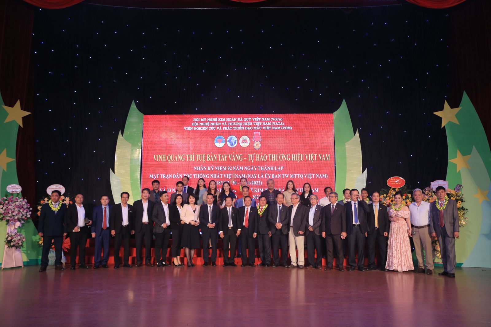 "Vinh quang trí tuệ bàn tay vàng, tự hào thương hiệu Việt Nam" lần thứ 8 thành công, tốt đẹp.