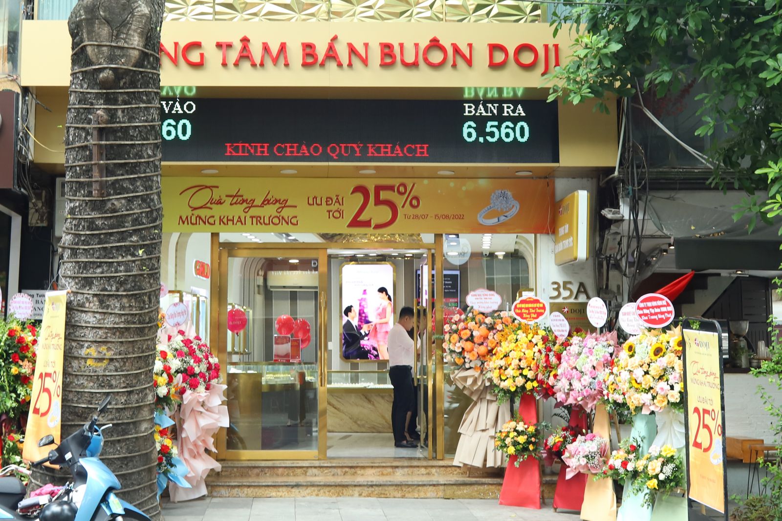 PHÒNG BÁN BUÔN TẬP ĐOÀN VBĐQ DOJI KHAI TRƯƠNG TRUNG TÂM VÀNG TÂY DOJI.