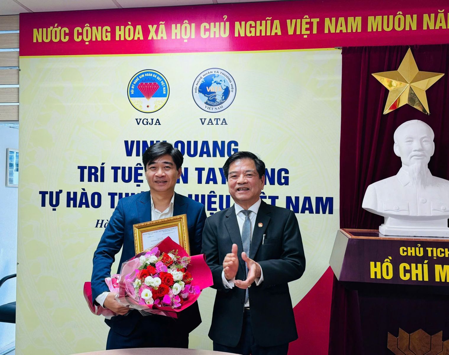 Tiến sĩ Lê Quốc Khanh giữ chức vụ Phó Chủ tịch Hội Mỹ nghệ Kim hoàn đá quý Việt Nam